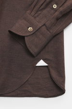 Close-up top view of Giampaolo Casual Shirt Shark Collar dark brown sleeve and hem made from soft cotton-cashmere twill with classic sport cuff.

Description: <p>Luxurious fabric from Italian shirt specialist GIAMPAOLO: Woven from a premium cotton-cashmer