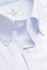 Close-up front angle of Giampaolo Oxford shirt button-down collar light blue/white striped with fine cotton Oxford fabric and buttons.

Description: 
<p>Classic from the Italian shirt expert GIAMPAOLO: This handmade shirt made of fine Oxford with a button
