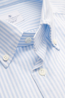 Close-up front view of Giampaolo Oxford shirt button-down collar light blue/white striped, showing button placket and collar details.

Description: <p>Classic from the Italian shirt expert GIAMPAOLO: This handmade shirt made of fine Oxford with a button-d