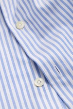 Giampaolo Oxford-Hemd Button-Down-Kragen blau/weiß gestreift, Nahaufnahme seitlich, reine Baumwolle, Slim Fit, klassischer Office-Klassiker.