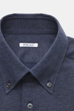 Close-up front view of Fray Jersey shirt button-down collar 'Boston' grey blue melange, blend of cotton and cashmere, soft touch, slim fit, button-down collar, classic sport cuff, back waist darts, extended back.