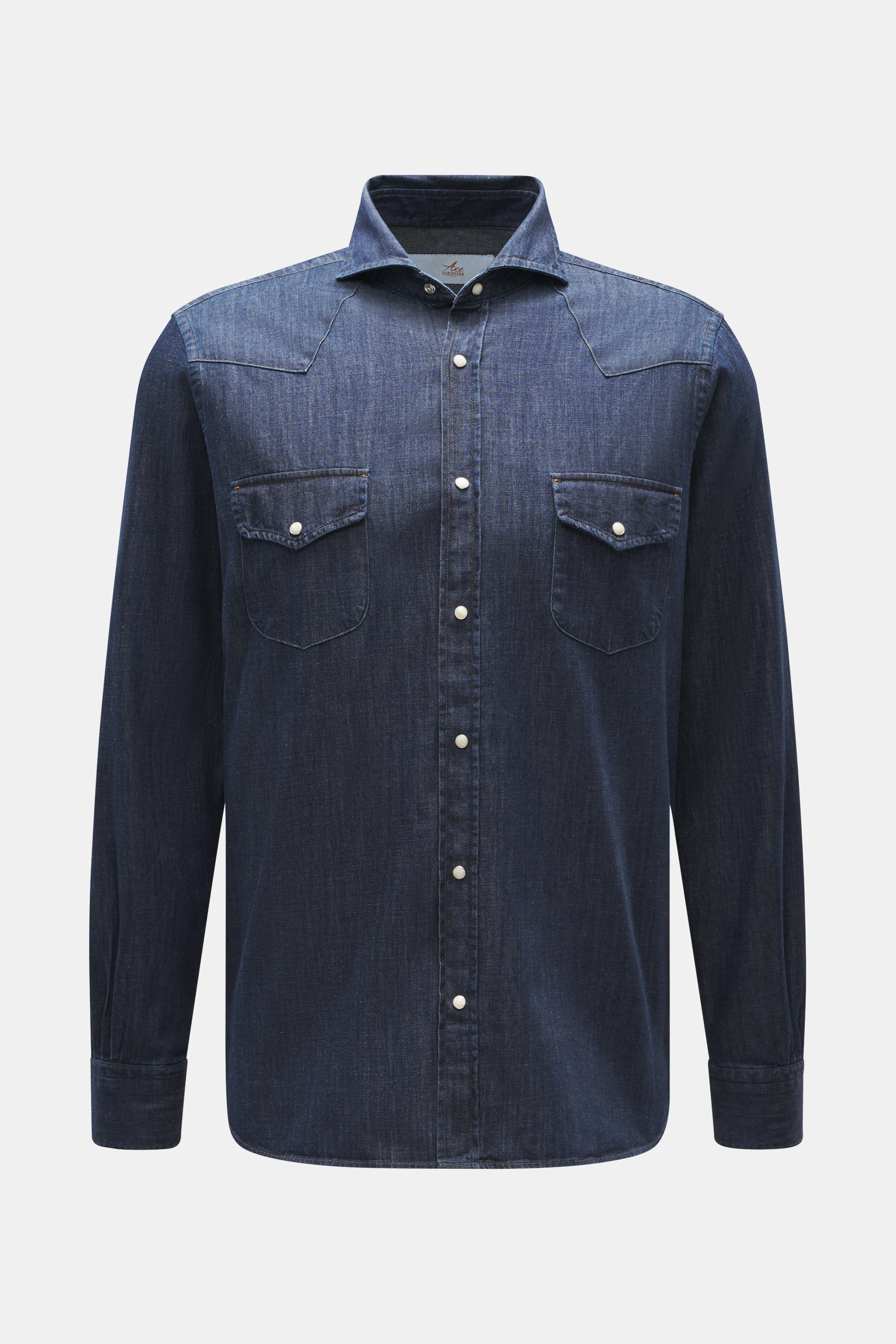 Ace Denim Jeanshemd dunkelblau, Frontansicht, reine Baumwolle, weicher Griff, Slim Fit, schmaler Kragen, Druckknopfleiste, Brusttaschen, Western-Schulterpasse, Sportmanschette, gerundeter Saum.
