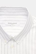 Maison Kitsuné Oxford Shirt Button-Down Collar white/light blue/black striped, close-up front view showing button-down collar, patch button placket; Oxford made of pure cotton, soft touch, regular fit, brand-typical logo stitching, classic sport cuff, mov