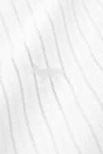 Maison Kitsuné Oxford Shirt Button-Down Collar white/light blue/black striped close-up from front showing pure cotton Oxford fabric, soft touch, regular fit, button-down collar, patch button placket, brand-typical logo stitching, classic sport cuff, movem