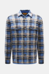 Front view of Guest In Residence Cashmere knit shirt blue/navy/sand checkered, made of pure cashmere with soft touch, medium-fine knit pattern, regular fit, smooth button placket, turn-down collar, breast pockets with flap and button, and short hem slits.
