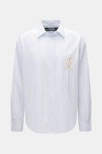 Jacquemus Casual shirt kent collar light blue/white striped, front view, pure cotton, soft smooth feel, fine stripe pattern, logo woven detail, oversized fit, Kent collar, concealed button placket, initial patch on chest, pin tuck, classic sport cuff, rou