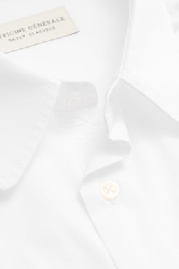 Officine Générale Casual Hemd Kent-Kragen weiß, Nahaufnahme von oben, feiner gabardine, reine Baumwolle, weicher Griff, garment dyed, Regular Fit, französische Knopfleiste.