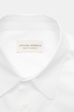 Officine Générale Casual Hemd Kent-Kragen weiß, Detailansicht von oben, feiner Gabardine, reine Baumwolle, weicher Griff, garment dyed, Regular Fit, französische Knopfleiste.