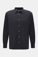 Officine Générale Corduroy shirt kent collar navy shown from the front, corduroy made of pure cotton, soft touch, regular fit, kent collar, French button placket, classic sport cuff, short hem slits.
