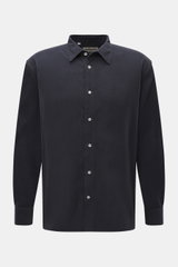 Officine Générale Corduroy shirt kent collar navy shown from the front, corduroy made of pure cotton, soft touch, regular fit, kent collar, French button placket, classic sport cuff, short hem slits.