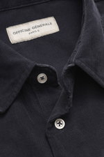 Officine Générale Corduroy shirt kent collar navy close-up from above showing corduroy made of pure cotton, soft touch, regular fit, kent collar, French button placket, classic sport cuff, short hem slits.