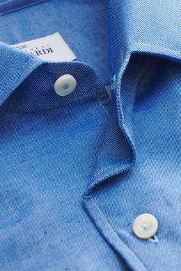 Close-up front angle of Gherardi Casual shirt shark collar blue melange showing twill made of cotton and cashmere, soft flannel, slim fit, shark collar, french button placket, classic sport cuff, split back yoke, rear waist darts, and rounded hemline.