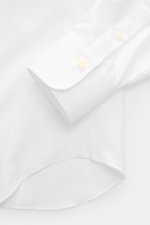 Gherardi Casual shirt shark collar white shown from a close-up side angle, twill made of cotton and cashmere, soft flannel, slim fit, shark collar, french button placket, classic sport cuff, split back yoke, rear waist darts, rounded hemline.
