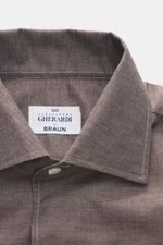 Close-up front top view of the Gherardi Casual shirt shark collar grey brown melange, twill made of cotton and cashmere, soft flannel, slim fit, French button placket.