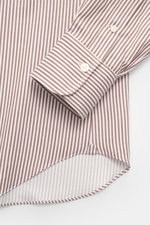 Gherardi Casual Hemd Kent-Kragen braun/weiß gestreift, Nahaufnahme vom Ärmel und Saum, reine Baumwolle, sehr weicher Griff, Slim Fit, Kent-Kragen, französische Knopfleiste, klassische Sportmanschette, geteilte Rückenpasse, rückseitige Taillenabnäher, geru