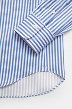 Gherardi Casual Shirt Kent Collar dark blue/white striped shown from a top-front angle, highlighting the cuff and hem, twill made of pure cotton, very soft feel, Slim Fit, Kent collar, French placket, classic sport cuff, split back yoke, back waist darts,