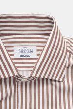 Close-up front view of the Gherardi Casual Shirt Kent Collar brown/white striped, twill pure cotton, very soft feel, Slim Fit, Kent collar, French placket, classic sport cuff, split back yoke, back waist darts, rounded hem.