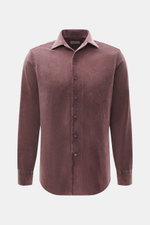 Gherardi Cordhemd Haifisch-Kragen mauve, frontale Ansicht, Cord aus reiner Baumwolle, sehr weicher Griff, garment-dyed, Slim Fit, Haifisch-Kragen, französische Knopfleiste, klassische Sportmanschette, rückseitige Taillenabnäher, gerundeter Saumverlauf.