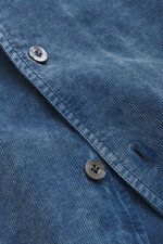 Close-up front view of Gherardi Corduroy shirt shark collar smoky blue, corduroy made of pure cotton, very soft feel, garment-dyed, slim fit, French button placket, classic sport cuff, back waist darts, rounded hemline.