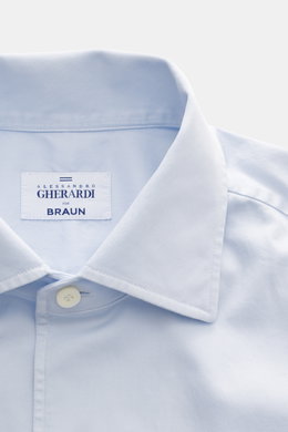 Gherardi Casual Hemd Haifisch-Kragen hellblau, Detailansicht von oben, feiner Gabardine, weiche, leicht elastische Baumwolle, Sportmanschette.