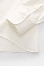Gherardi Casual Hemd Haifisch-Kragen creme, Detailaufnahme der Sportmanschette und gerundeter Saum, softe, leicht elastische Baumwolle.