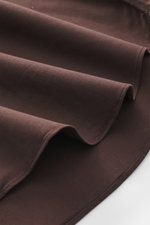 Gherardi Casual Hemd Haifisch-Kragen dunkelbraun in Nahaufnahme von oben, feiner Gabardine, weiche, leicht elastische Baumwolle, Slim Fit.