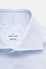 Nahaufnahme des hellblauen Gherardi Casual Hemd Haifisch-Kragen, elastische Baumwolle, weicher Griff, leichte Qualität, Slim Fit.