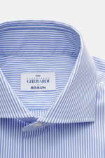 Gherardi Casual Hemd Haifisch-Kragen weiß/blau gestreift, Nahaufnahme von oben, Mix aus Baumwolle und Microfaser, glatter Griff, Slim Fit, Haifisch-Kragen.