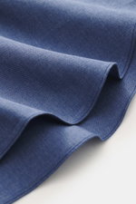 Gherardi Casual Hemd Haifisch-Kragen graublau meliert, Detailaufnahme der weichen Baumwoll-Gabardine in leichter Qualität, Stoffstruktur nah.