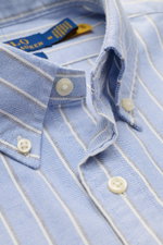 Close-up front angle of Polo Ralph Lauren Oxford shirt with button-down collar blue/dark grey/white striped, showing buttons and collar details.

<p>Timeless Oxford elegance: This shirt by POLO RALPH LAUREN combines a sporty character with a classic strip