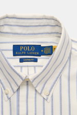 Close-up front view of the Polo Ralph Lauren Oxford shirt button-down collar off-white/blue/black striped, showing collar and label.

<p>Timeless Oxford elegance: This shirt by POLO RALPH LAUREN combines a sporty character with a classic striped pattern.<