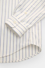 Close-up view of the sleeve and hem of the Polo Ralph Lauren Oxford shirt button-down collar off-white/blue/black striped, showing fabric texture and button details.

Description: <p>Timeless Oxford elegance: This shirt by POLO RALPH LAUREN combines a spo
