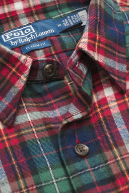 Close-up top-down view of Polo Ralph Lauren Flannel shirt narrow collar multicolor checkered showing soft touch flannel made of pure cotton, classic check pattern, regular fit, narrow collar, patch chest pockets with flap, patch button placket, classic sp