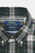 Nahaufnahme von Polo Ralph Lauren Oxford-Hemd Button-Down-Kragen dunkelgrün/weiß kariert, weicher Baumwollstoff mit klassischem Karo, Button-Down-Kragen frontal gezeigt.