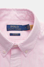 Polo Ralph Lauren Oxford-Hemd Button-Down-Kragen rosé/weiß gestreift, Detailansicht von oben, reine Baumwolle, Slim Fit, klassischer Stil.
