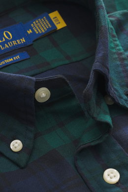 Polo Ralph Lauren Oxford-Hemd Button-Down-Kragen navy/grün kariert, Detailaufnahme von innen am Kragen mit Knöpfen und Label, reine Baumwolle.