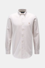 Polo Ralph Lauren Oxford-Hemd Button-Down-Kragen beige/weiß gestreift, Slim Fit, reine Baumwolle, Brust-Stitching, frontale Nahaufnahme.