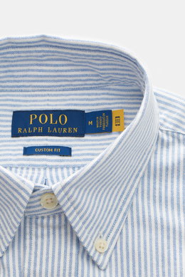 Polo Ralph Lauren Oxford-Hemd Button-Down-Kragen hellblau/weiß gestreift, Detailaufnahme von oben, reine Baumwolle, Slim Fit, klassischer Kragen, feine Struktur.