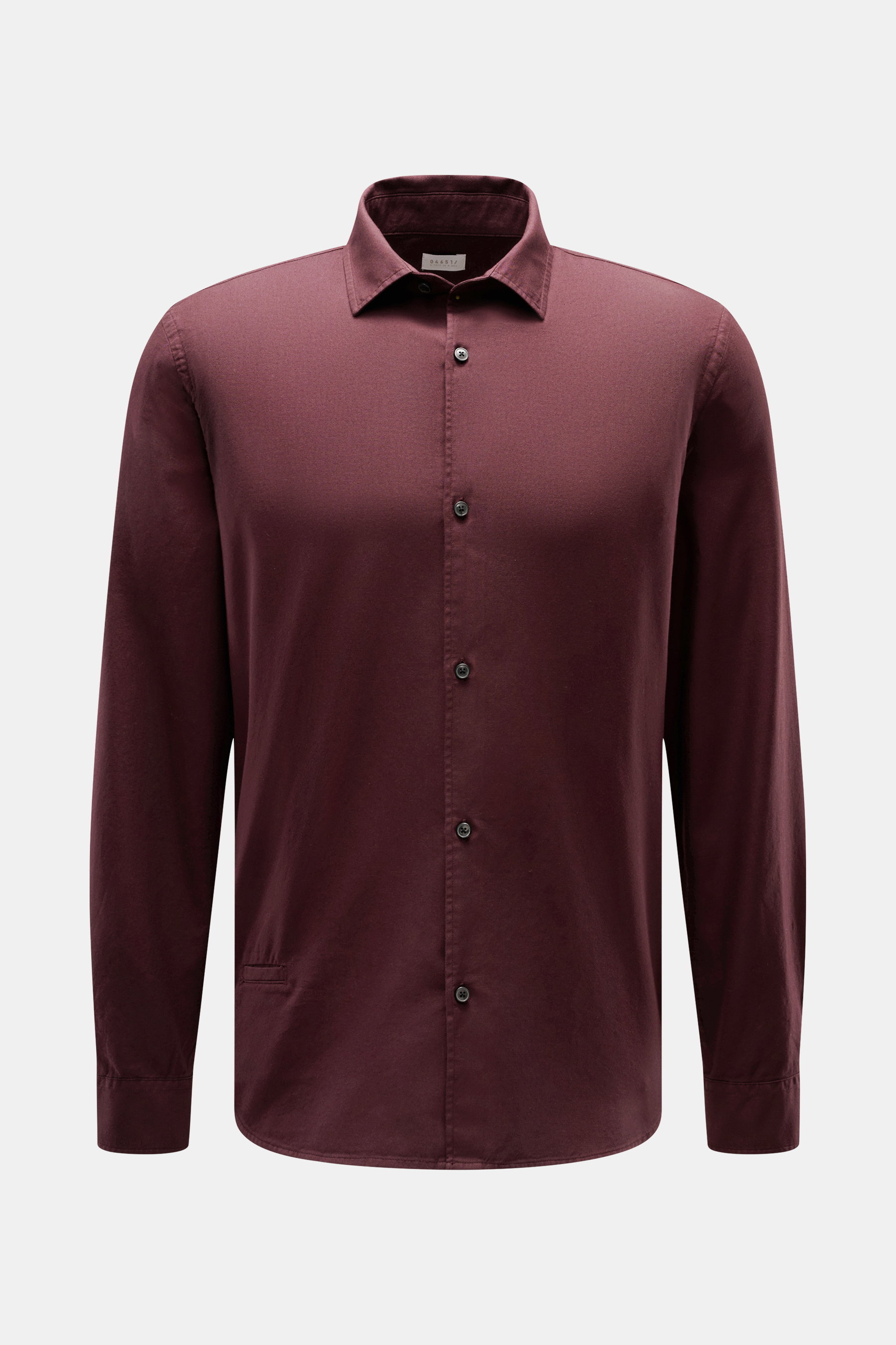 Front view of the 04651/ A trip in a bag Casual Shirt 'Winter Cotton' Kent Collar burgundy made of soft cotton gabardine, regular fit, with French placket, small welt pocket, classic sport cuff, slightly rounded hem, and short hem slits. Stylish casualnes