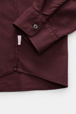 04651/ A trip in a bag Casual Hemd 'Winter Cotton' Kent-Kragen bordeaux, Detailaufnahme Ärmel mit Knopf, Baumwoll-Gabardine, weicher Griff, Regular Fit, Saum mit Schlitzen.