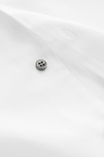 Alt tag (125 characters):
Close-up front view of Brunello Cucinelli Casual Shirt Shark Collar White button and fabric texture in pure cotton gabardine.

Detailed description:
<p>Timeless sophistication: The BRUNELLO CUCINELLI shirt combines pure cotton ga