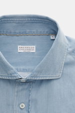 Brunello Cucinelli Casual Shirt Shark Collar Light Blue shown from front close-up, pure cotton, fine twill structure, soft touch, regular fit, shark collar, patched button placket, classic sport cuff, rounded hemline.