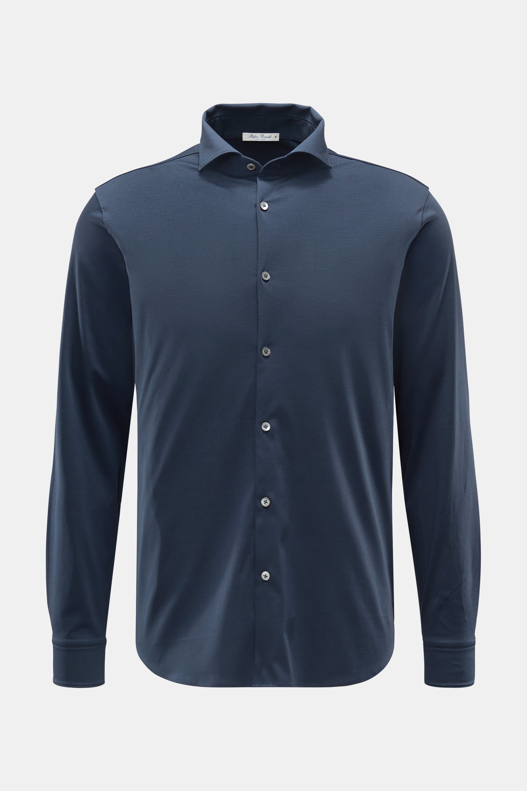 Frontale Ansicht des dunkelblauen Stefan Brandt Jersey-Hemd 'Otis' Haifisch-Kragen mit weichem Jersey aus Pima-Baumwolle, Slim Fit, Perlmuttknöpfen und gerundetem Saum.