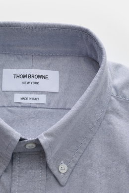 Close-up, top-down view of Thom Browne Short sleeve shirt button-down collar smoky blue, made of pure cotton Oxford fabric with a button-down collar and patch button placket. 

Description: A modern interpretation of a classic: This stylish short sleeve s