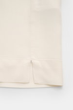 Close-up side hem view of the Ché Short sleeve shirt 'Valbonne' Cuban collar cream, showing side vents and straight hem.

The short sleeve shirt 'Valbonne' by CHÉ encapsulates summery nonchalance: Oversized fit, with a Cuban collar and distinctive contr