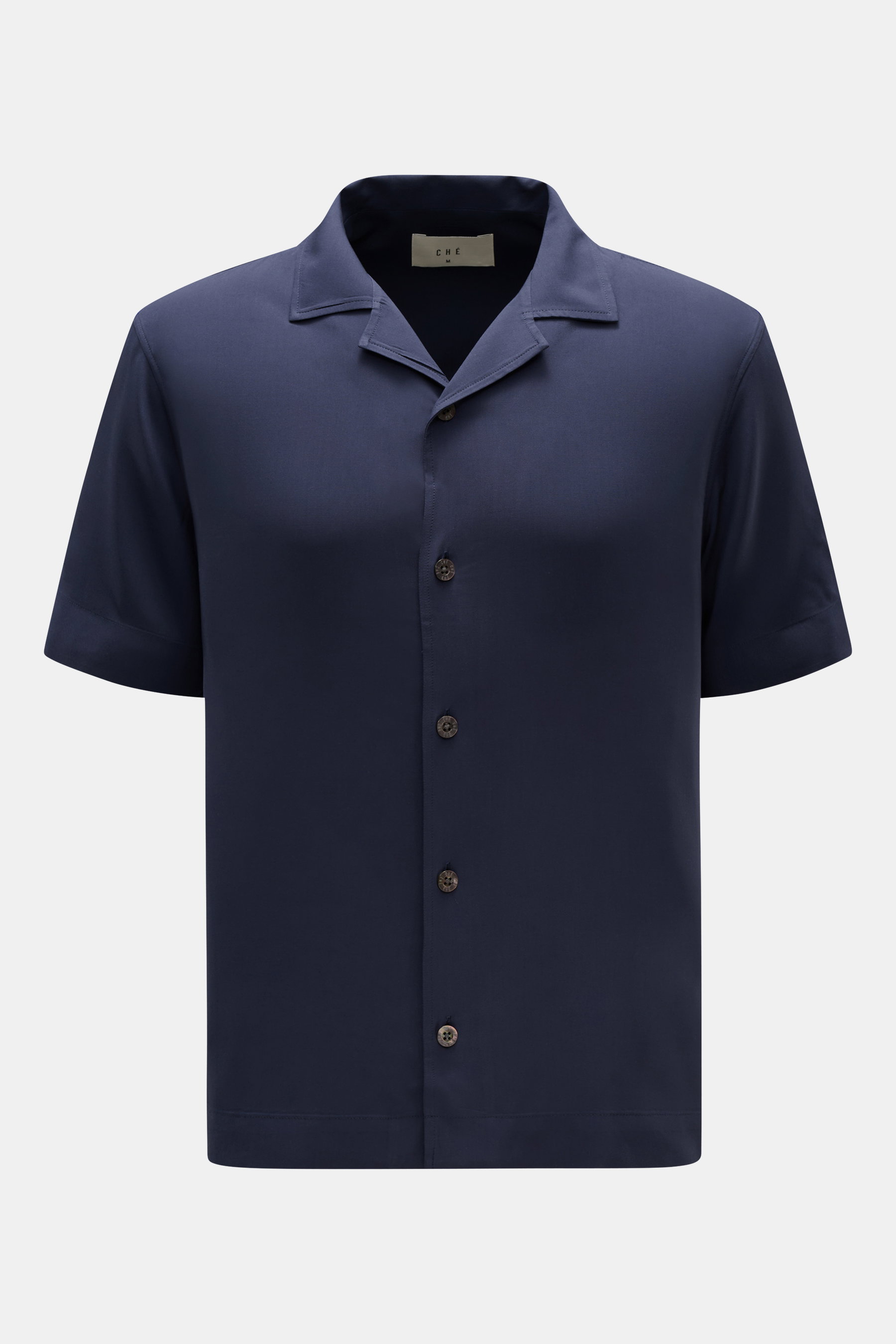 Front view of Ché Short sleeve shirt 'Valbonne' Cuban collar navy, oversized fit, pure viscose, soft silky feel, French button placket, cuffs with contrasting stripes inside, lightweight and breathable fabric. <p>The short sleeve shirt 'Valbonne' by CHÉ e