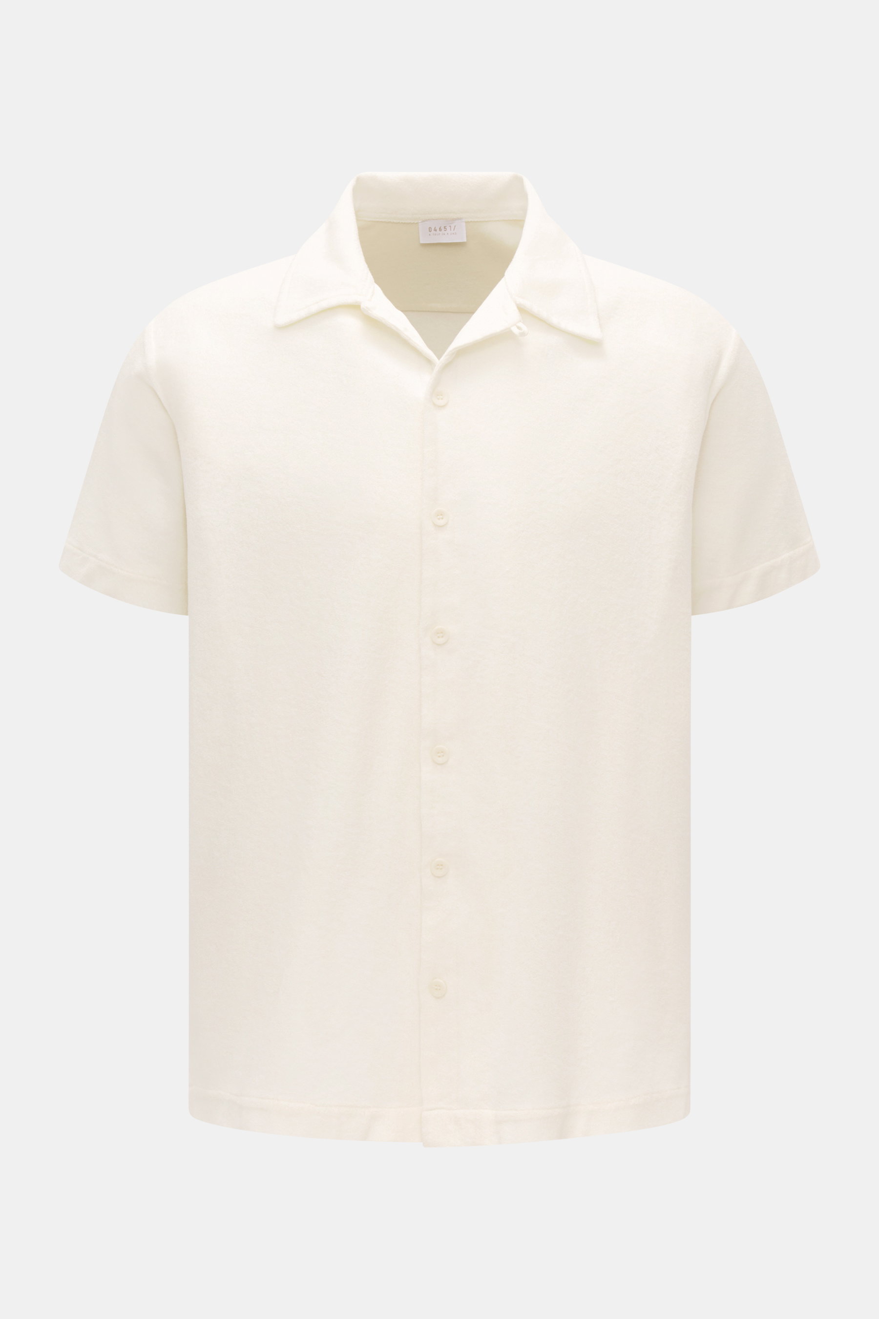Front view of 04651/ A trip in a bag Frottee-Kurzarmhemd 'Terry Cuba' offwhite, a short-sleeve shirt in soft pure cotton terry with a regular fit, variable Cuban collar, French button placket, small side seam label, and short hem slits, embodying vacation