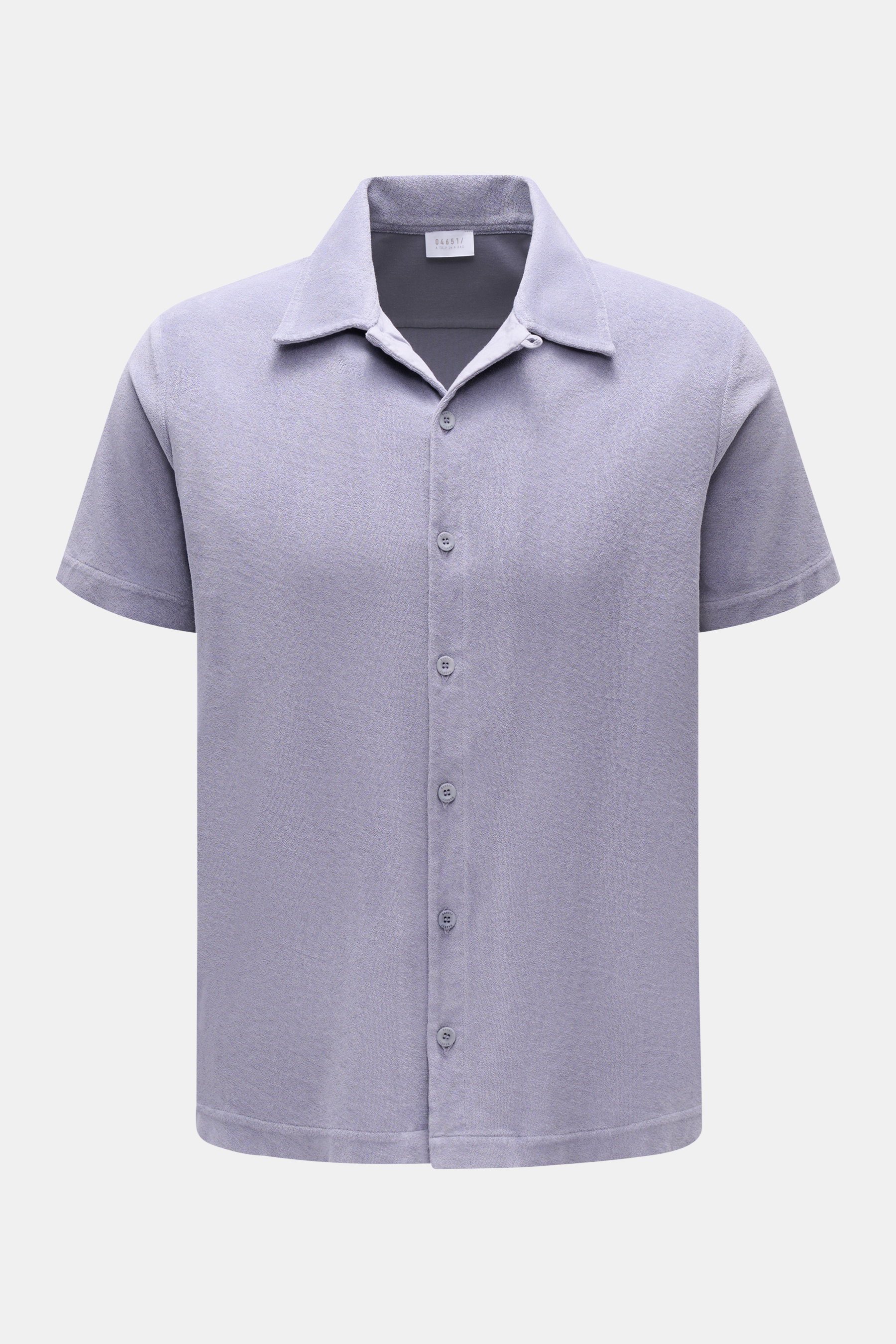 Front view of 04651/ A trip in a bag Frottee-Kurzarmhemd 'Terry Cuba' lavender short-sleeve shirt in soft cotton terry, regular fit, Cuban collar, French button placket, side seam label, and short hem slits, evoking a vacation feeling.