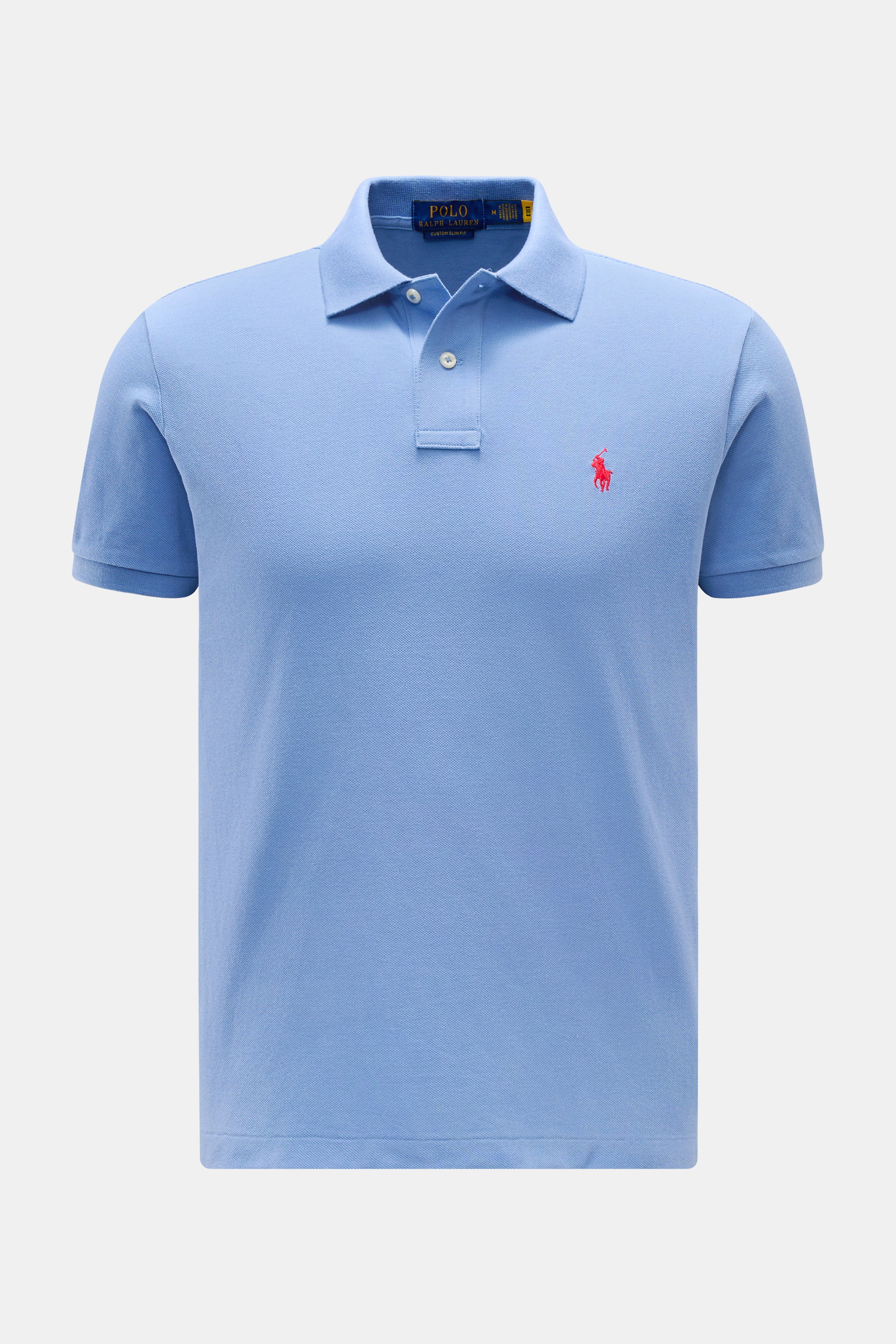 Polo Ralph Lauren Poloshirt rauchblau aus Baumwolle, feine Piqué-Struktur, Poloreiter-Stitching, von vorn fotografiert.