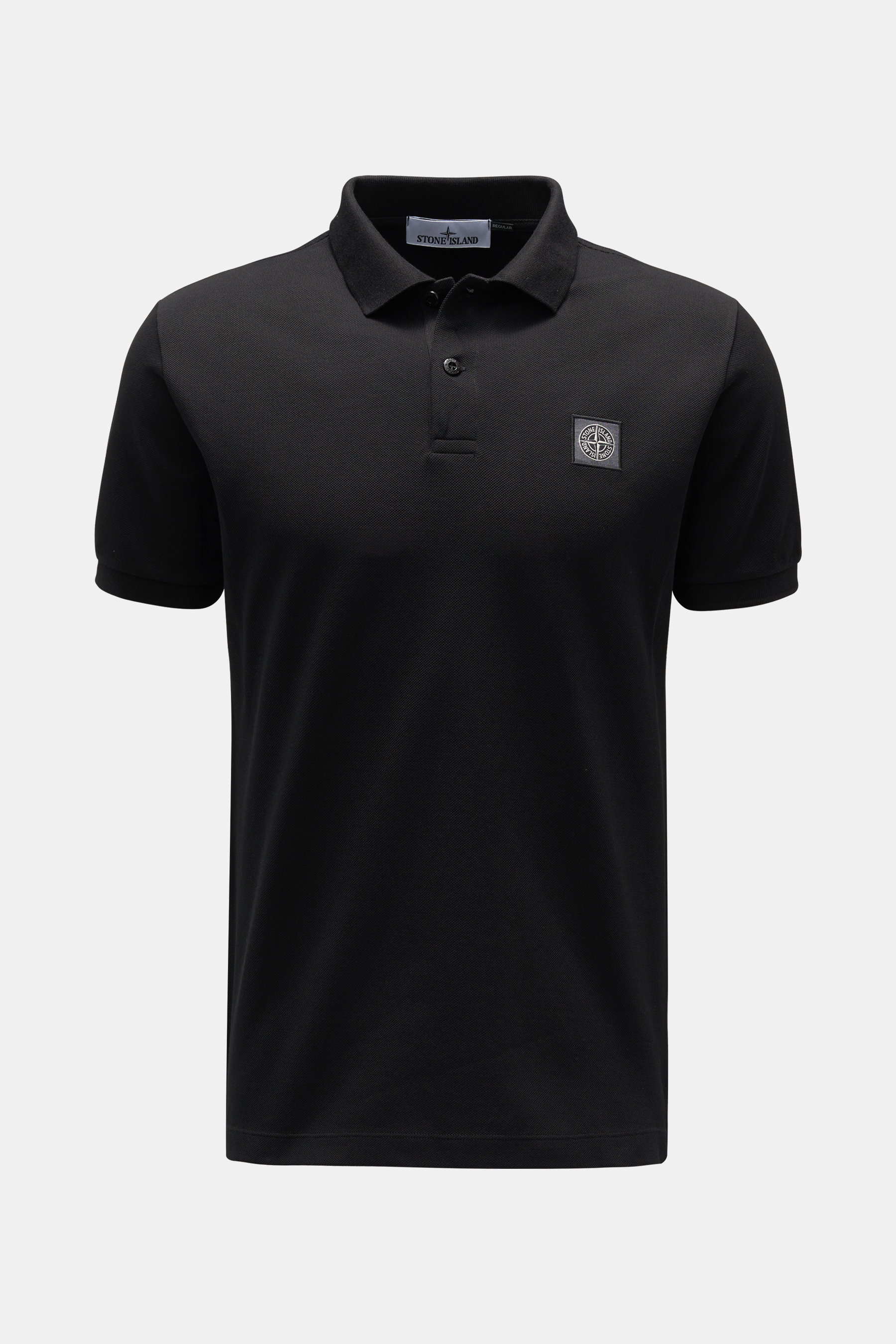 Stone Island Poloshirt schwarz, frontale Ansicht, aus reiner Baumwoll-Piqué, Slim Fit, Polokragen, Knopfleiste, Weblabel, flexible Bündchen, Saumschlitze.